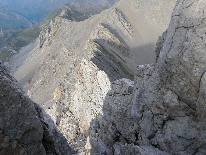 Aiguille de la Nova 051.jpg - C'est tout au loin qu'il faut descendre